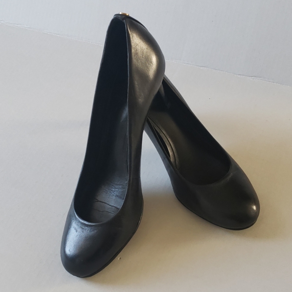 Classic Style Authentic Black Tory Burch Heels